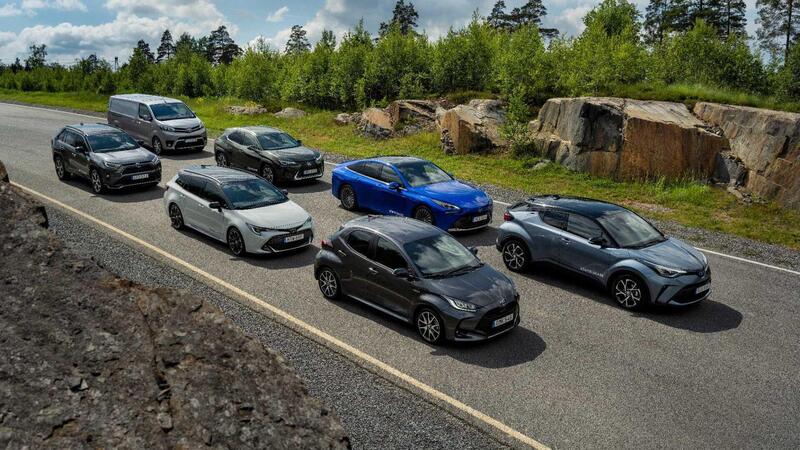 Toyota accelera sulla strategia multi-tecnologica: l&rsquo;offerta si amplia tra Full Hybrid, Plug-in ed elettrico puro