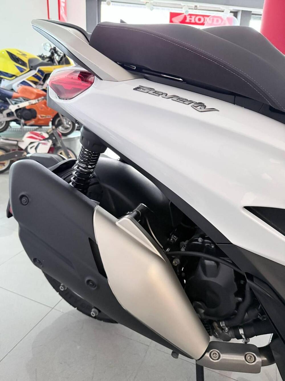 Piaggio Beverly 400 ABS-ASR (2021 - 24) (6)