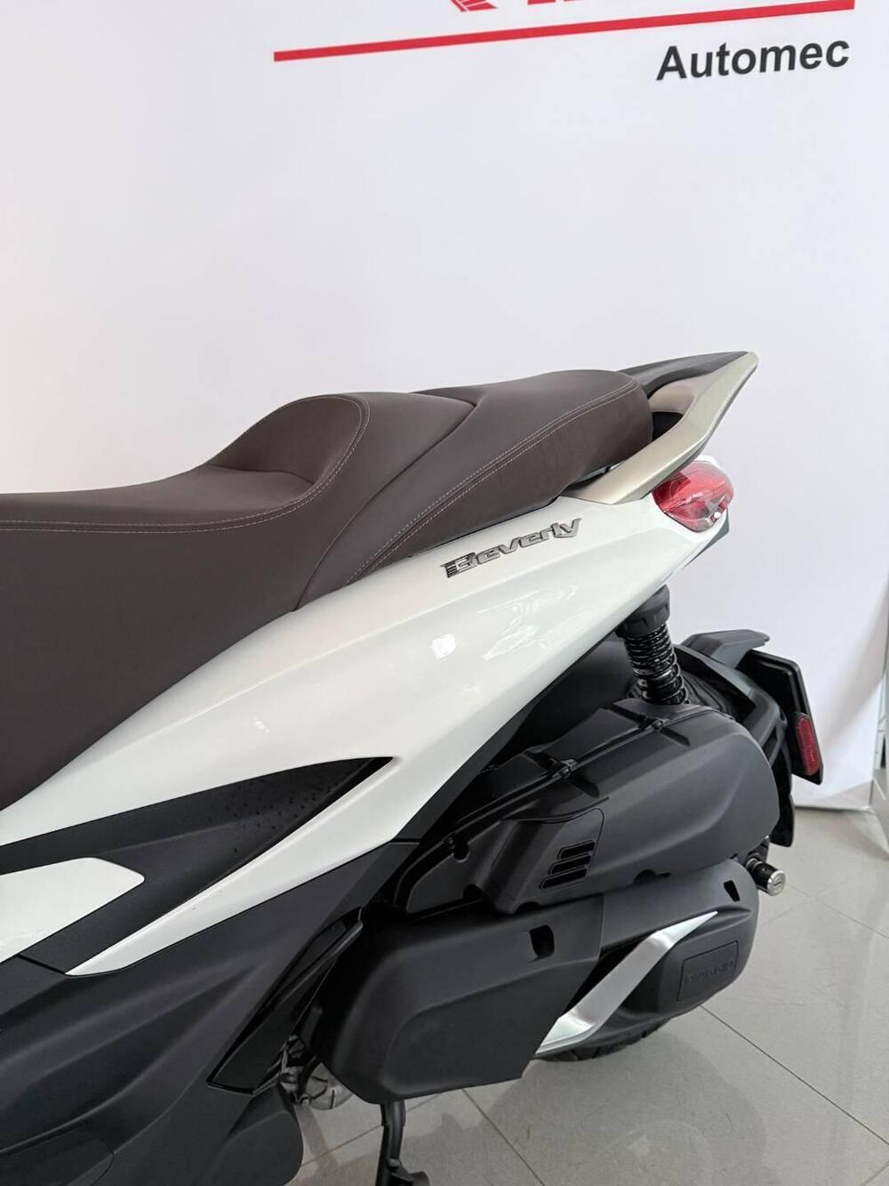 Piaggio Beverly 400 ABS-ASR (2021 - 24) (2)
