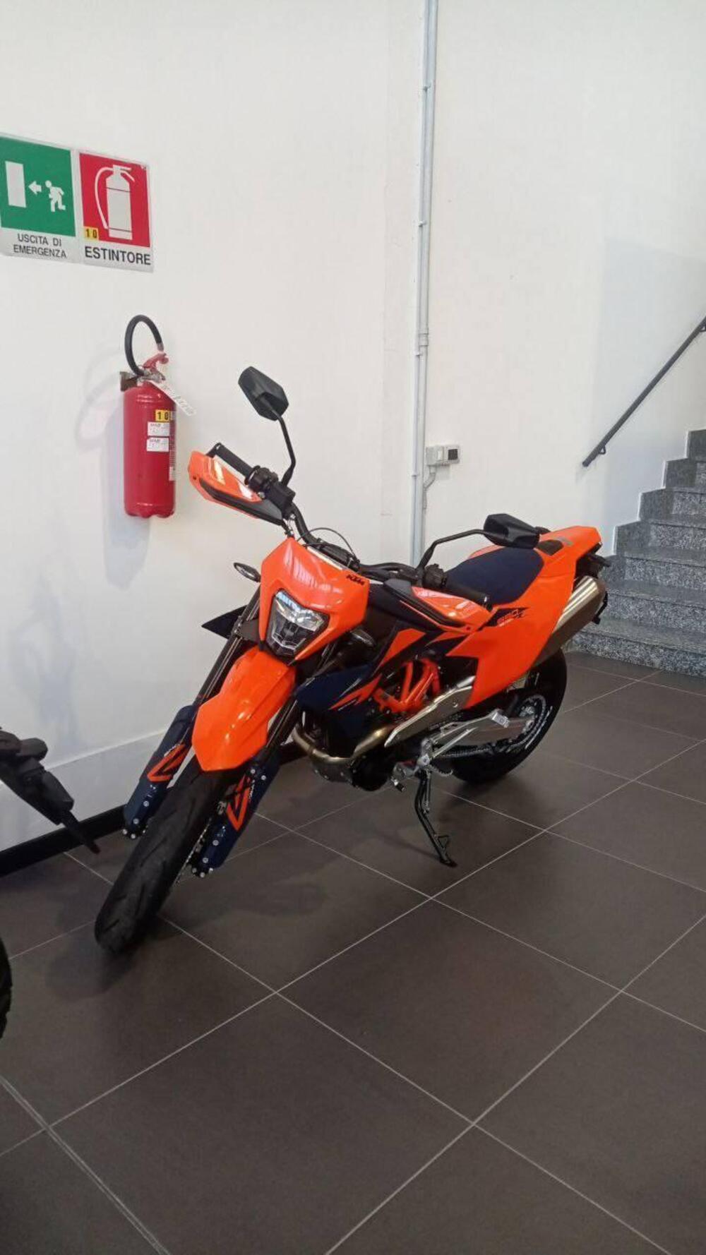 KTM 690 SMC R (2026) (5)