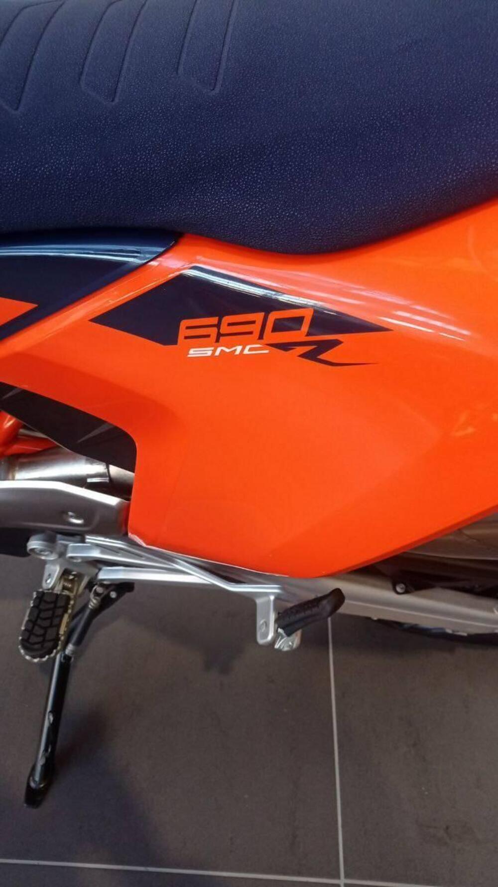 KTM 690 SMC R (2026) (3)