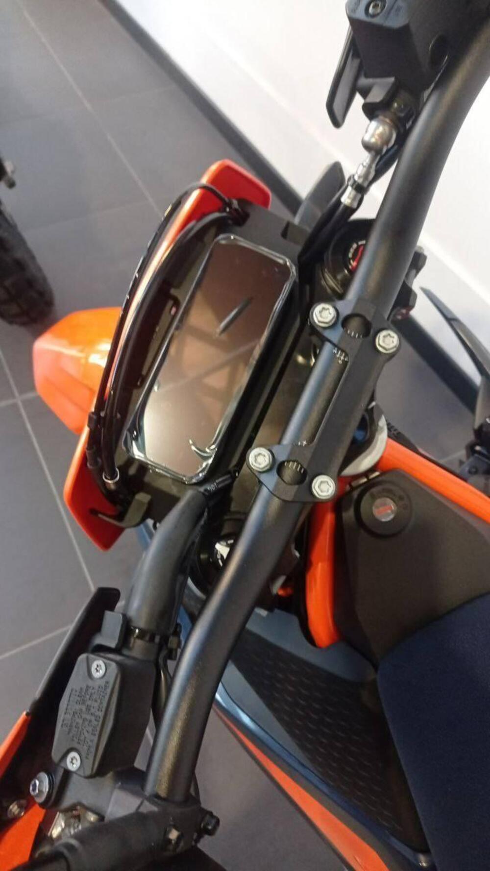 KTM 690 SMC R (2026) (7)