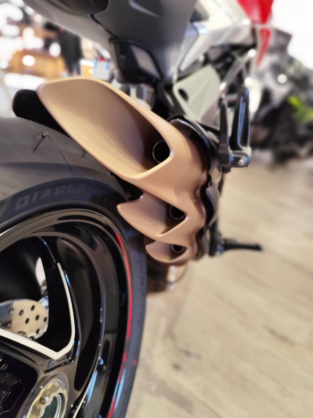 MV Agusta Brutale 800 RR Ottantesimo (2025 - 26) (8)