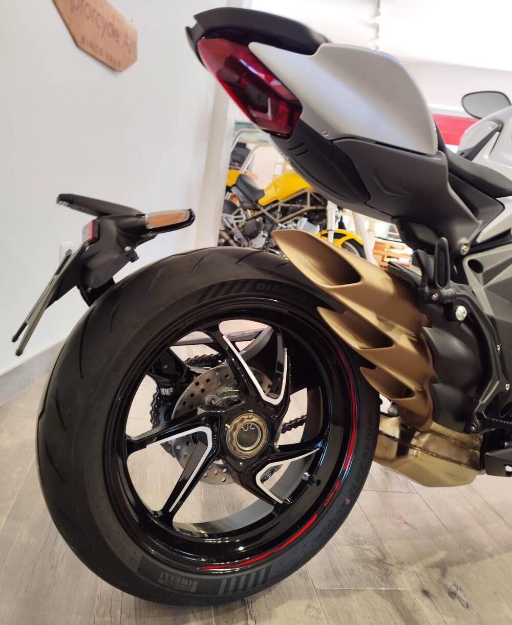 MV Agusta Brutale 800 RR Ottantesimo (2025 - 26) (19)