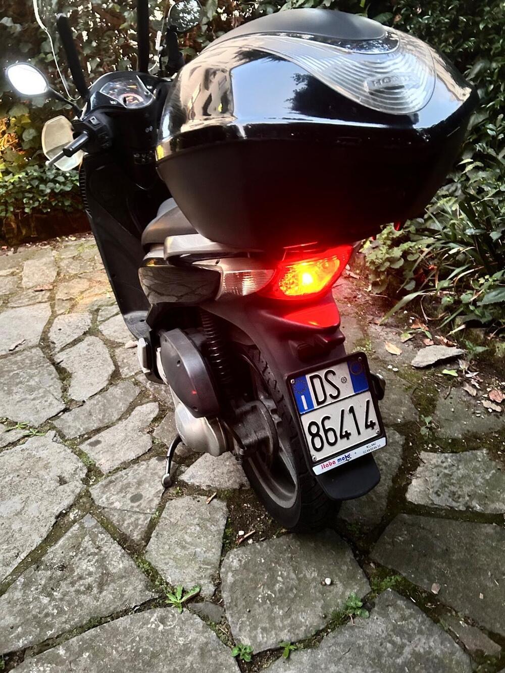 Honda SH 125 i (2009 - 12) (6)