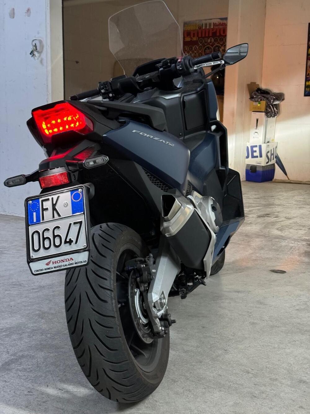 Honda Forza 750 DCT Urban (2021 - 24) (2)