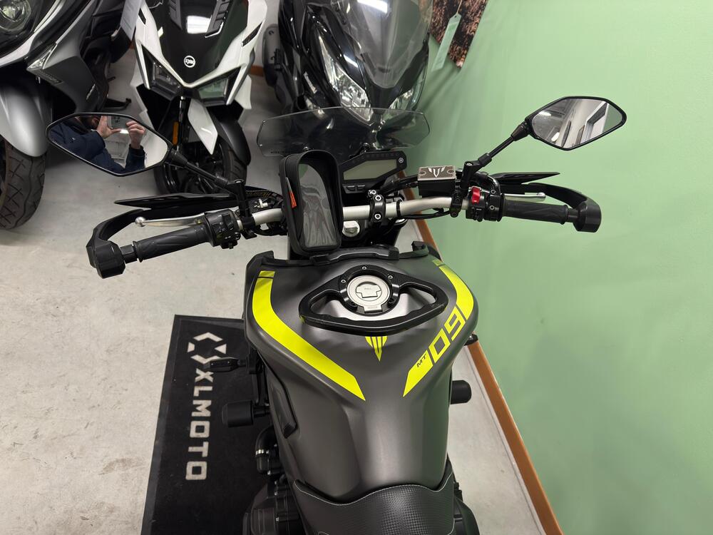 Yamaha MT-09 (2017 - 20) (9)