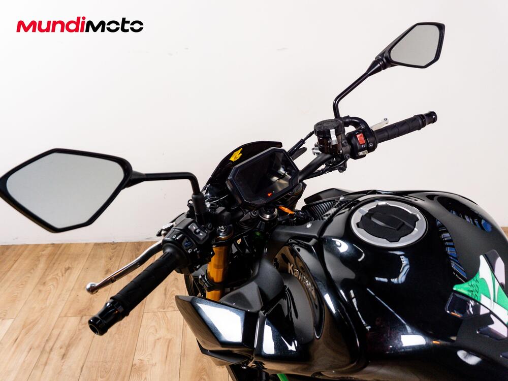 Kawasaki Z 900 SE (2025 - 26) (11)