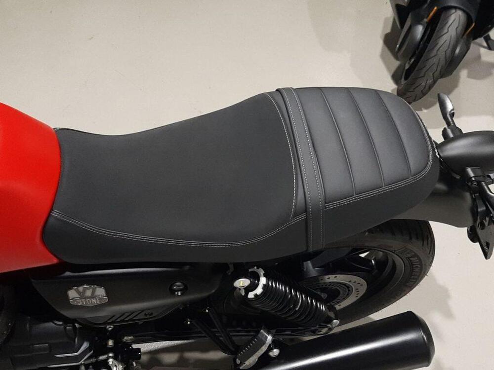 Moto Guzzi V7 Stone (2025 - 26) (5)