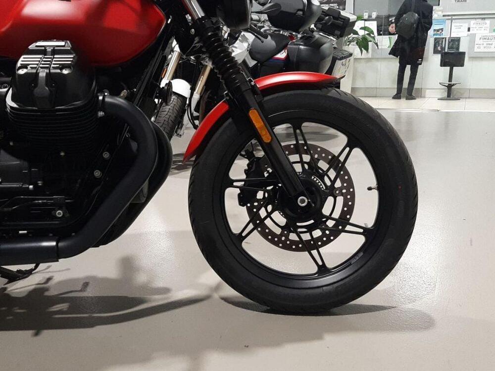 Moto Guzzi V7 Stone (2025 - 26) (8)