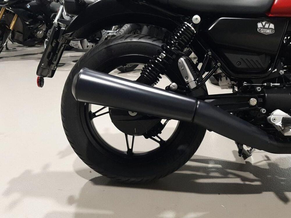 Moto Guzzi V7 Stone (2025 - 26) (9)