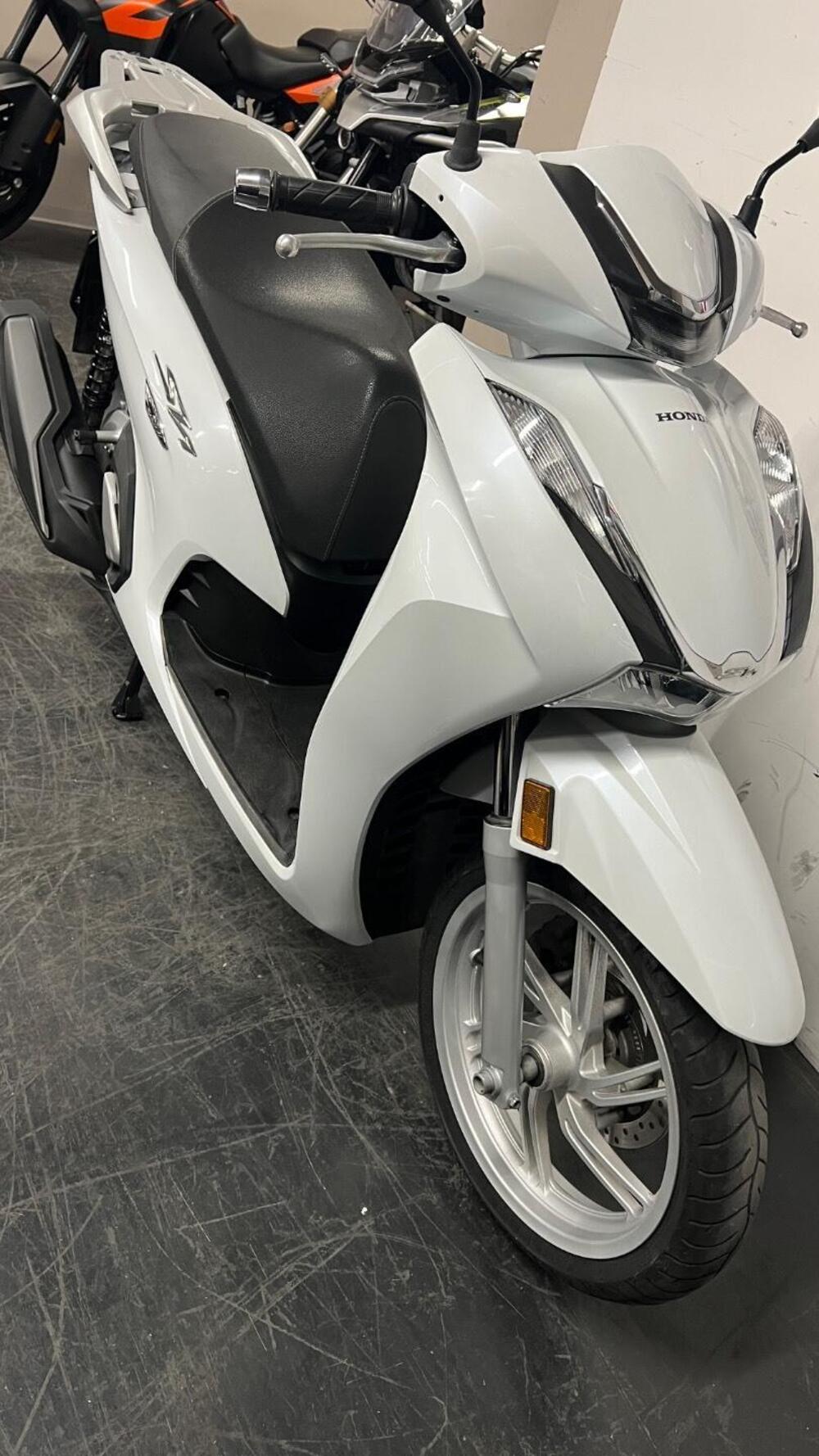 Honda SH 350 (2021 - 24) (9)