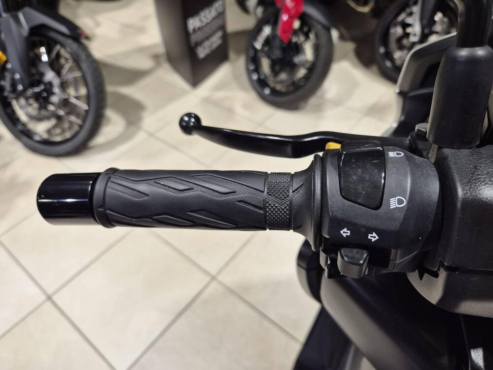 Suzuki Burgman 400 (2022 - 24) (9)