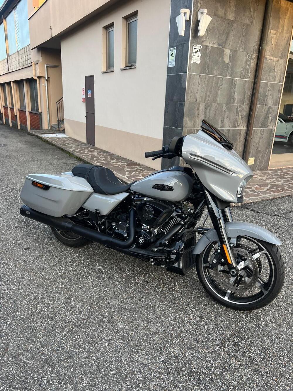 Harley-Davidson CVO Street Glide (2025) (17)