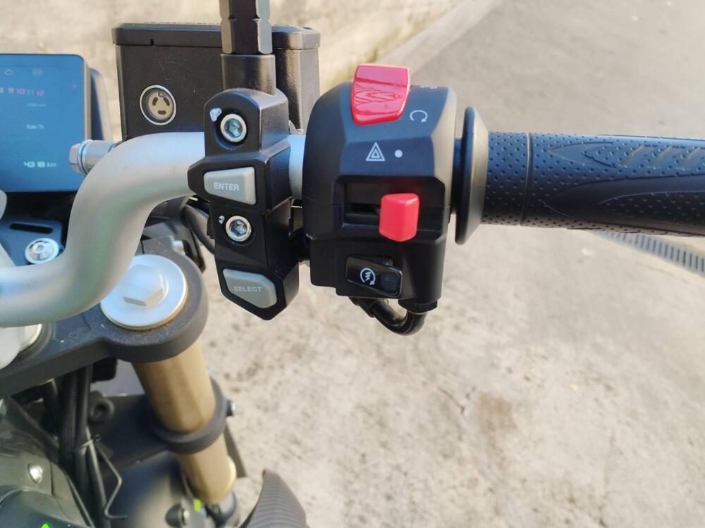 QJ Motor SRK 125 S (2023 - 24) (12)