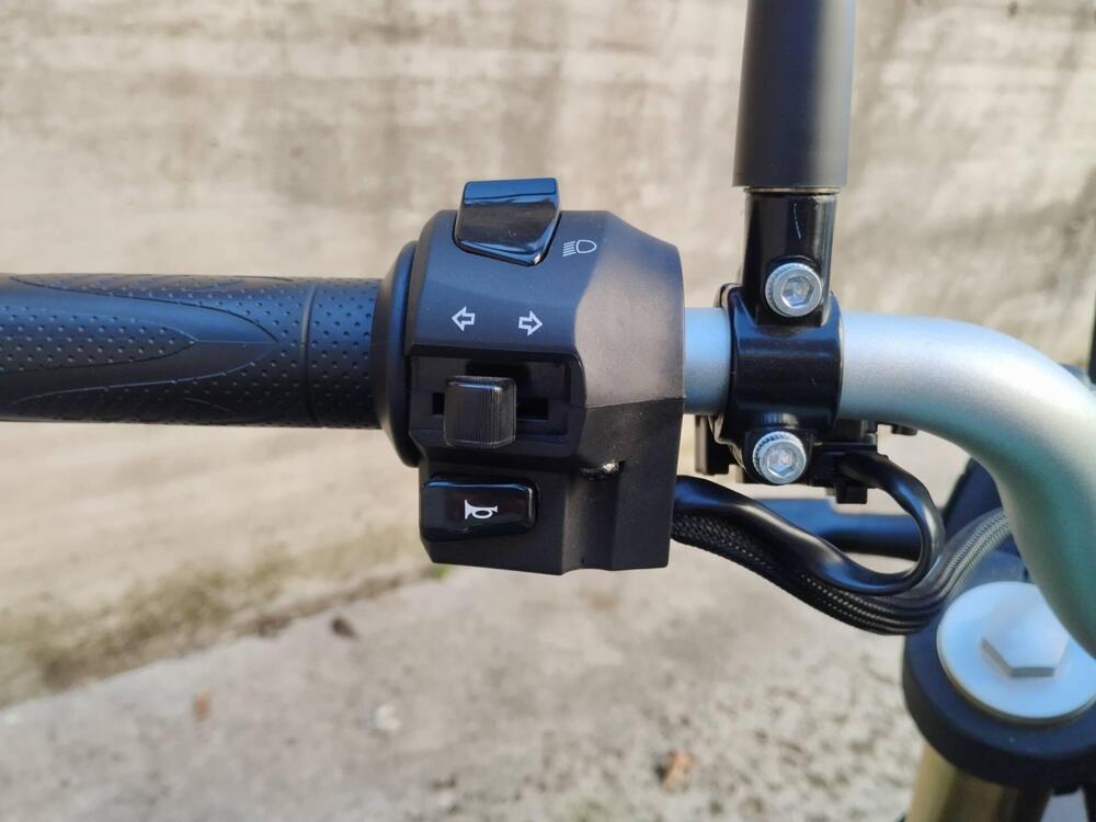 QJ Motor SRK 125 S (2023 - 24) (13)