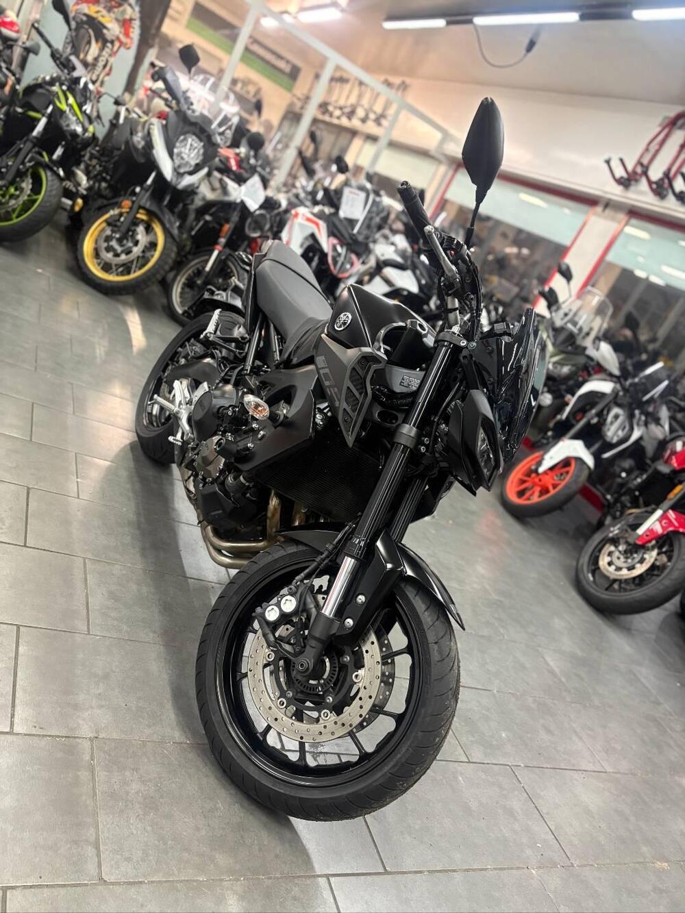 Yamaha MT-09 (2017 - 20) (6)