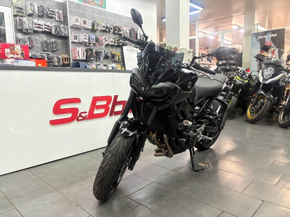Yamaha MT-09 (2017 - 20) (2)