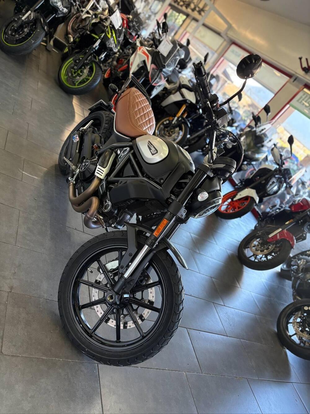 Ducati Scrambler 800 Icon Dark (2021 - 22) (4)