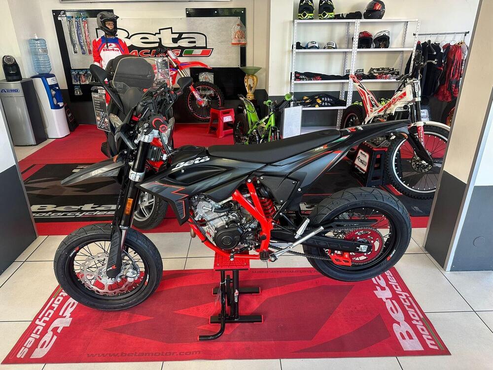Betamotor RR 125 4T Motard R (2025) (7)