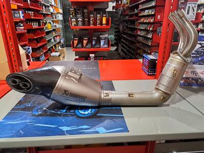 IMPIANTO DI SCARICO COMPLETO AKRAPOVIC PER YAMAHA