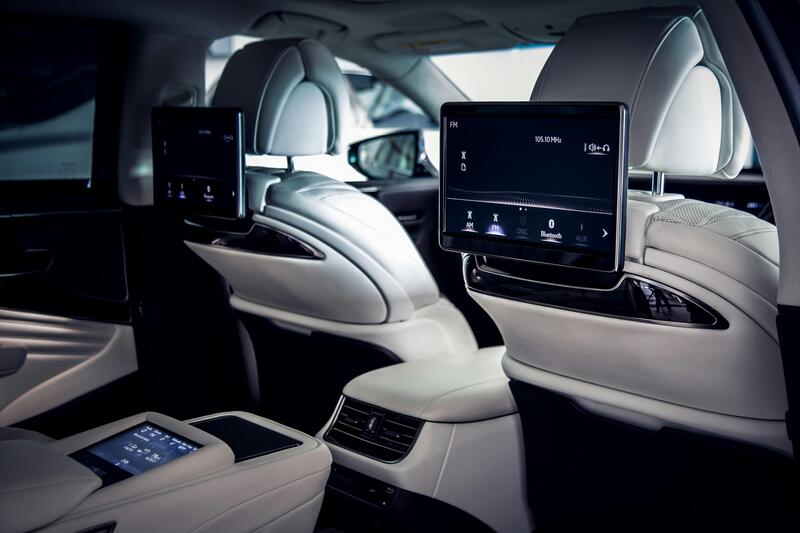 Gli schermi anche nei sedili posteriori