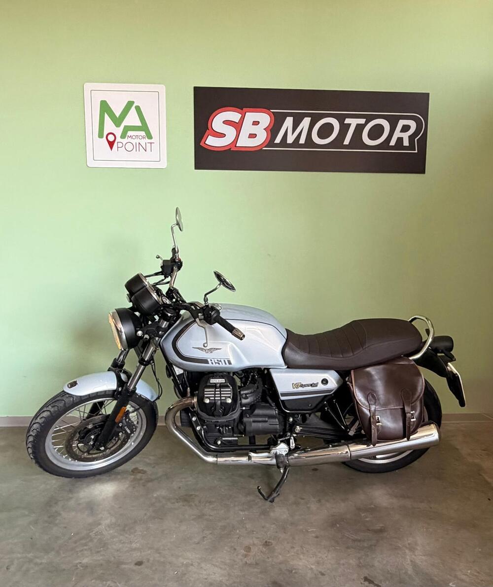 Moto Guzzi V7 Special (2021 - 24) (2)