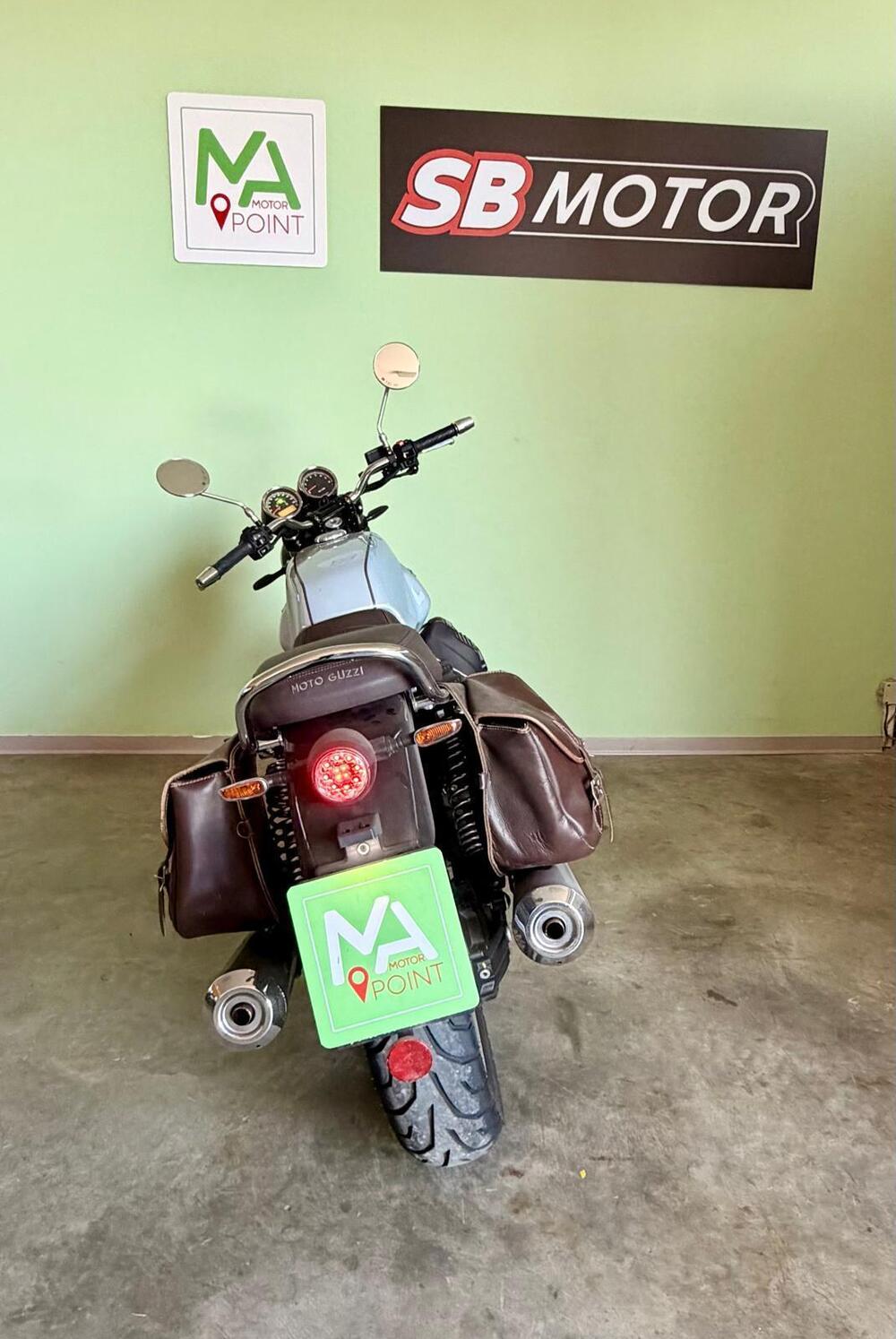 Moto Guzzi V7 Special (2021 - 24) (4)