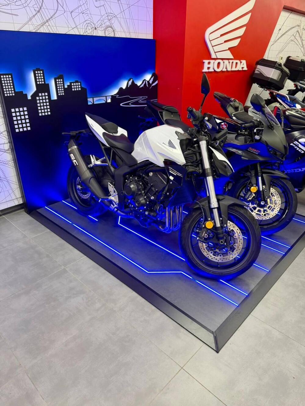 Honda CB 1000 Hornet (2025 - 26) (2)