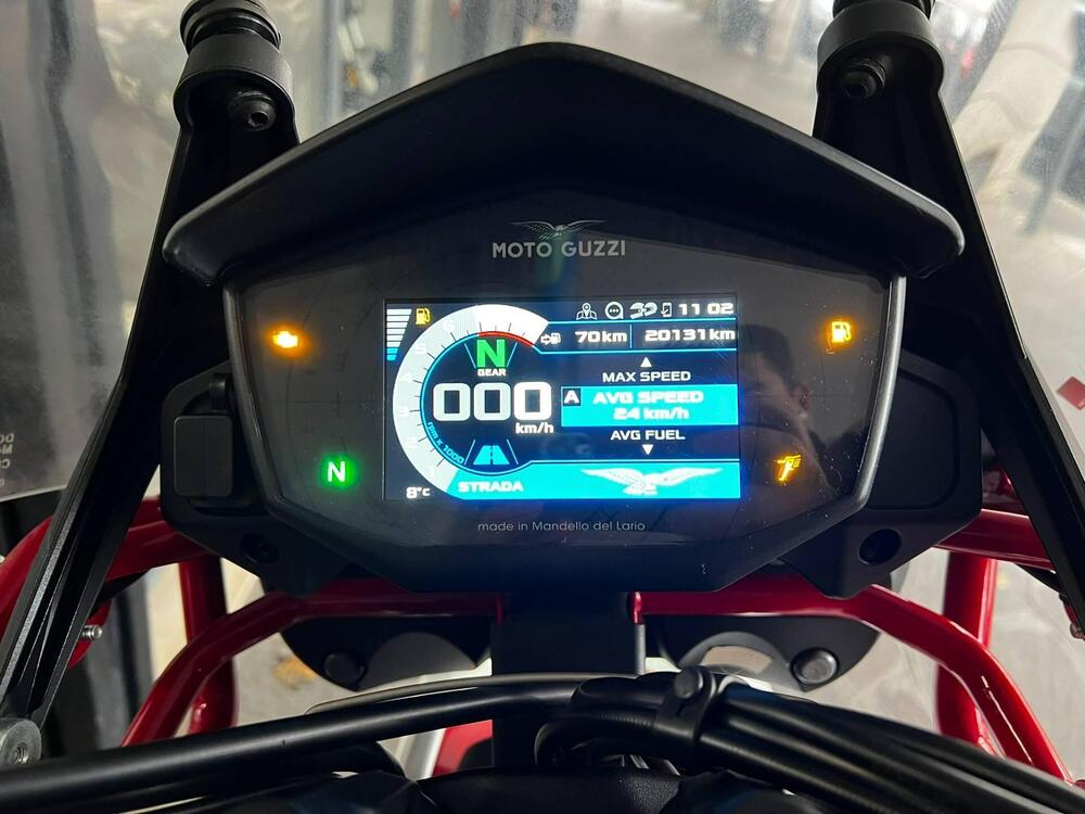 Moto Guzzi V85 TT Evocative Graphics (2019 - 20) (4)