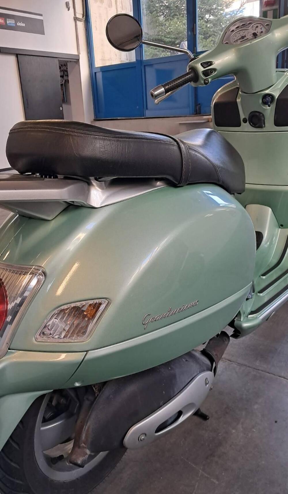 Vespa Granturismo 200 L (4)