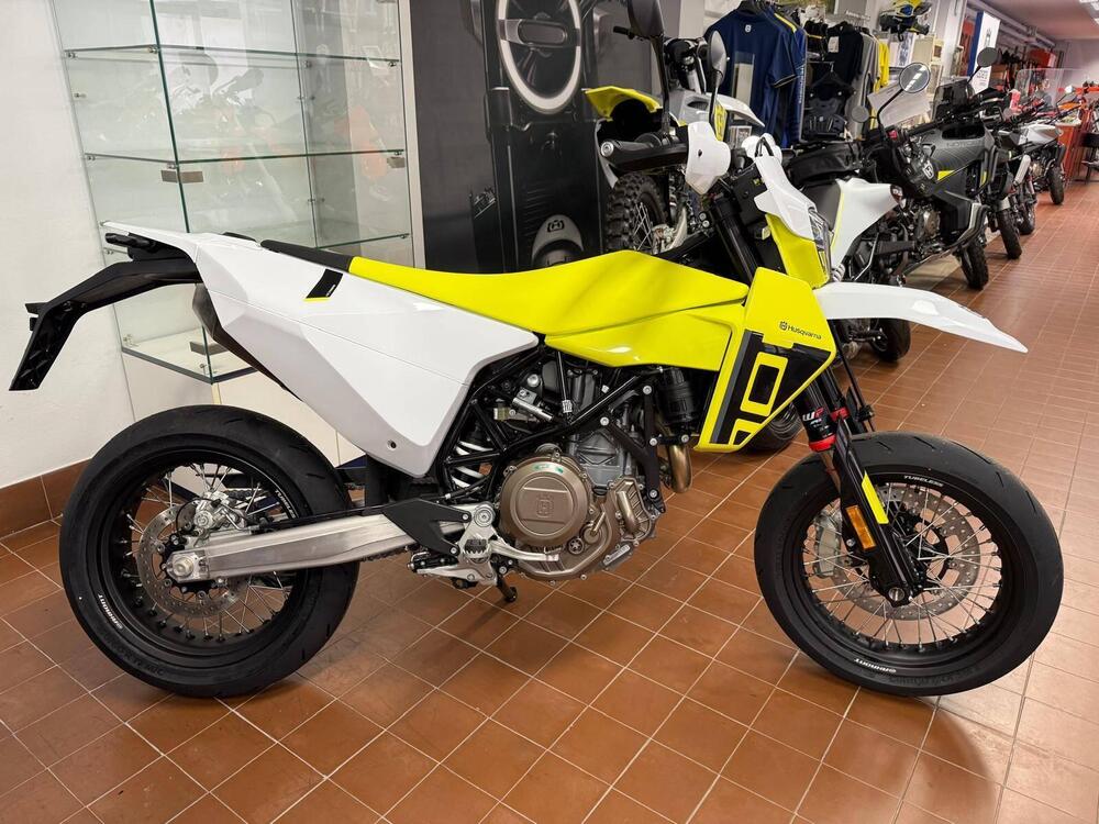 Husqvarna 701 Supermoto (2026)