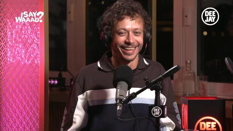 MotoGP 2025. Valentino Rossi conferma: &quot;A breve una serie tv sul sottoscritto, siamo messi bene&quot; [VIDEO]