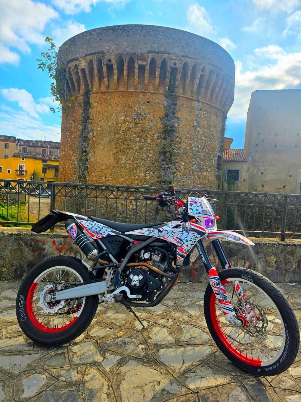 Fantic Motor Motard 125 M Performance 4t (2019) (2)