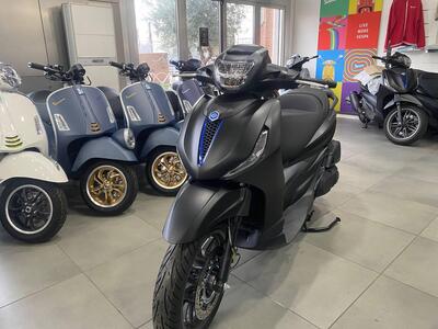 Piaggio Beverly 400 S (2025) usata