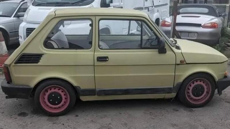 Fiat 126 color &quot;baby sick yellow&quot;