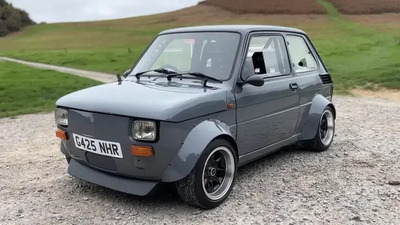 Fiat 126 con motore BMW da moto: la cosa pi&ugrave; assurda (e geniale) che vedrai oggi
