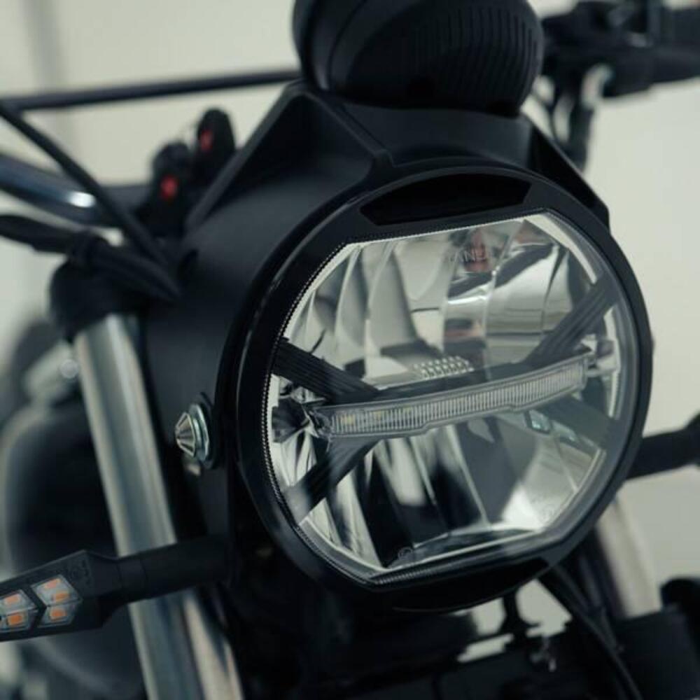 Swm Silver Vase 650 (2025 - 26) (9)