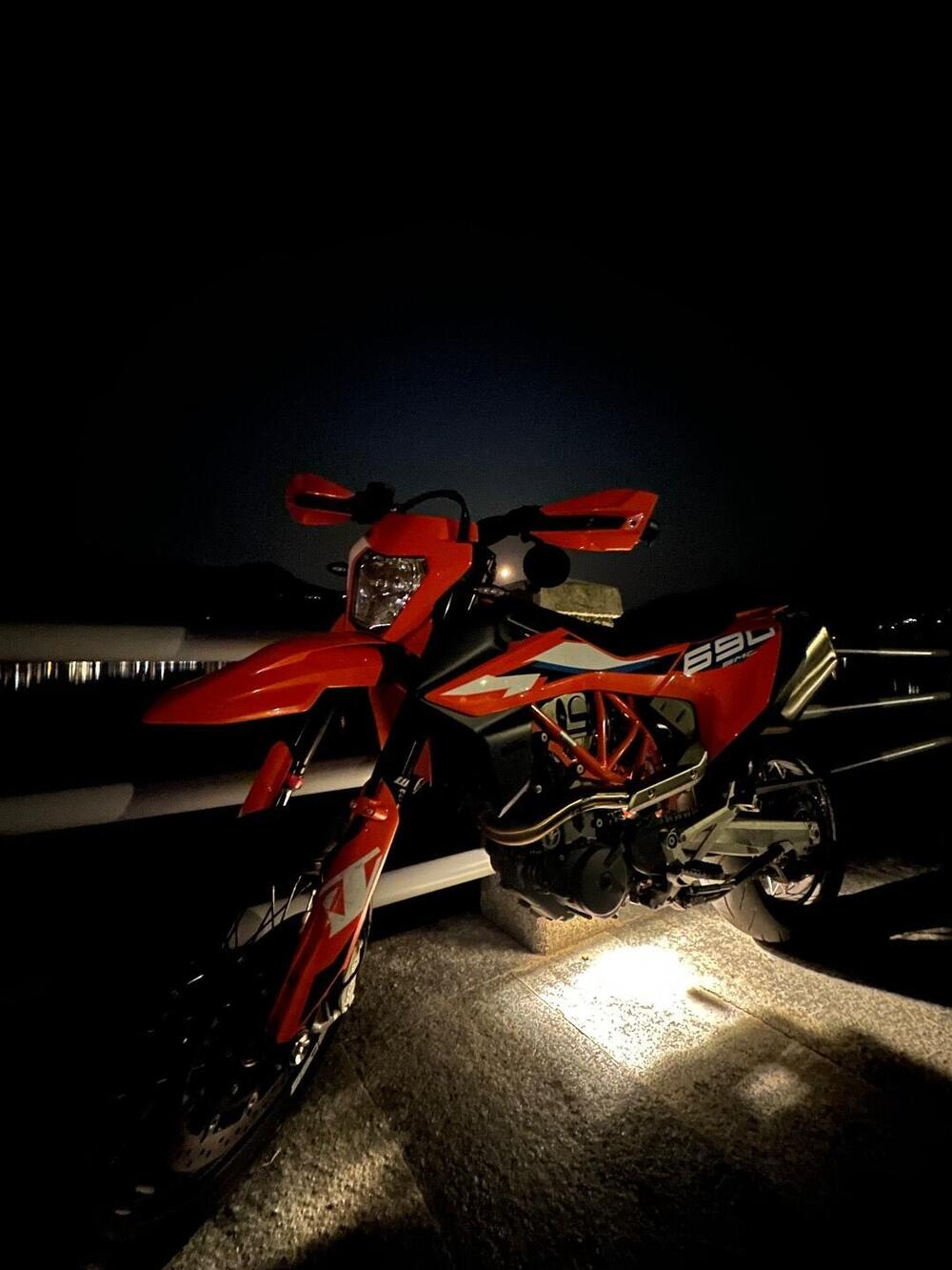 KTM 690 SMC R (2023 - 25) (5)