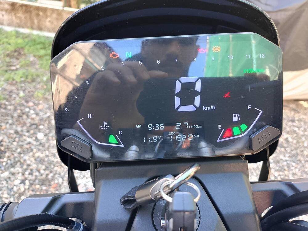 Voge Trofeo 350AC (2022 - 26) (3)