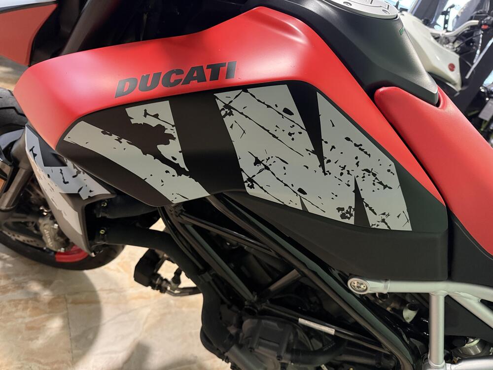 Ducati Hypermotard 950 RVE (2022 - 25) (10)