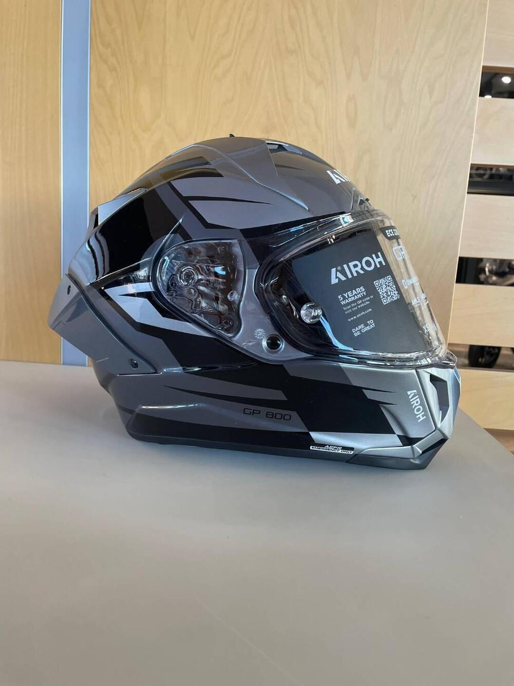 GP 800 MASTER METALLICGLOSS Airoh (2)