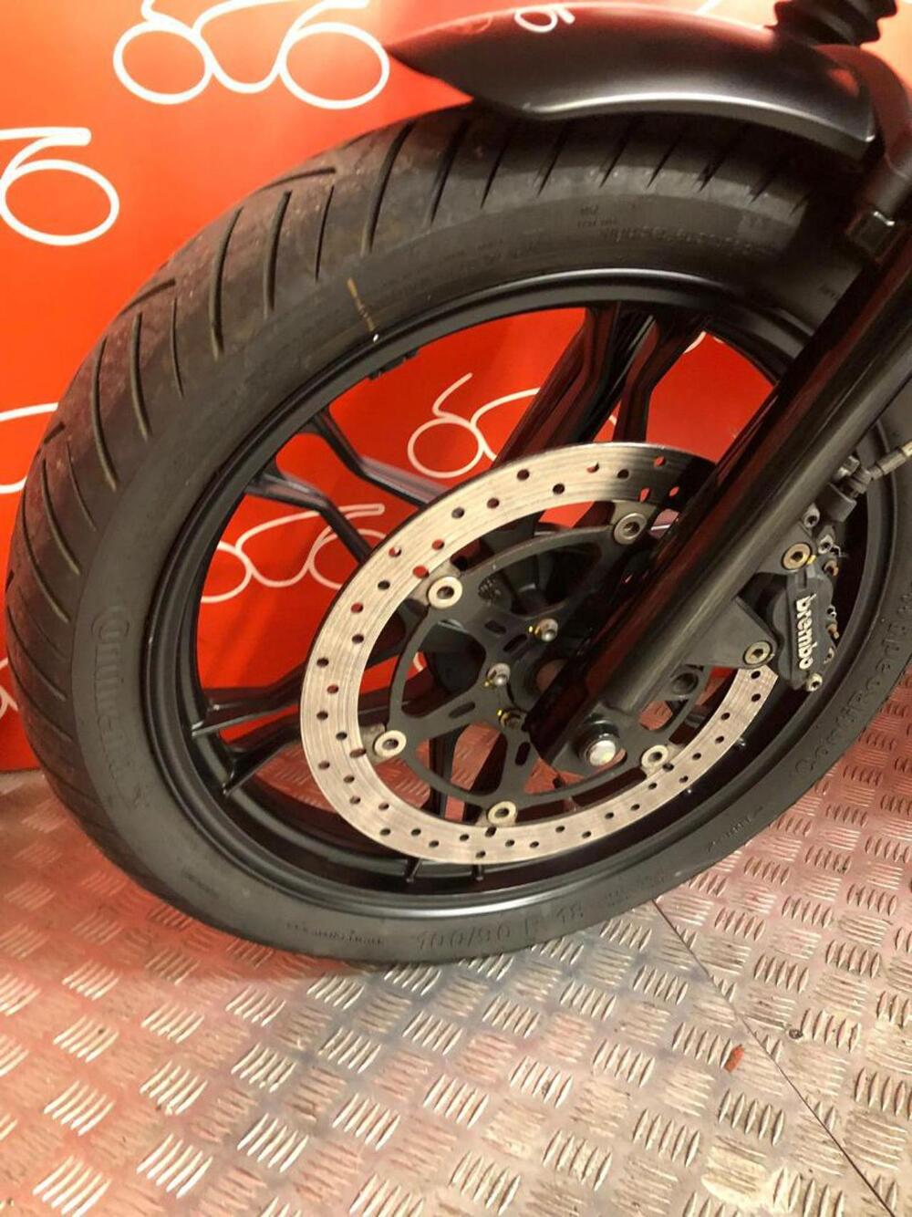 Moto Guzzi V7 II Stone (2015 - 17) (5)