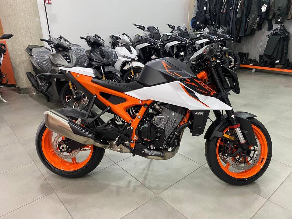 KTM 990 Duke R (2026)