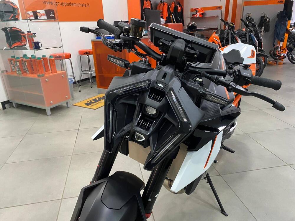 KTM 990 Duke R (2026) (4)