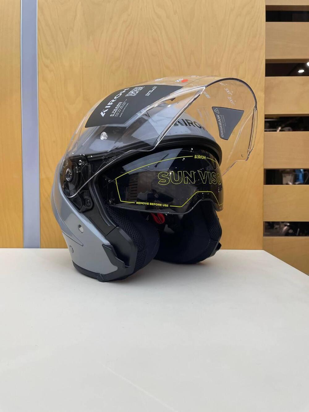 H 21 GREYGLOSS Airoh (2)