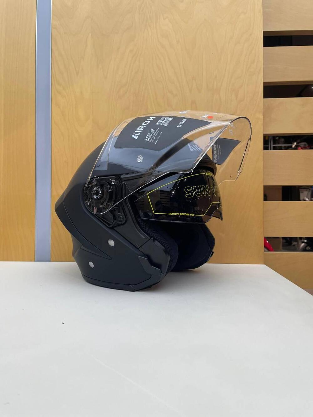 H 21 BLACK MATT Airoh (3)