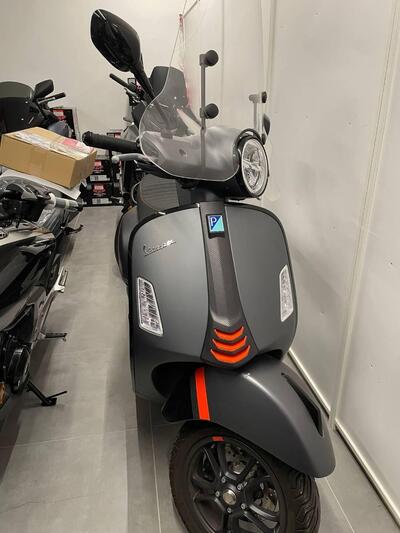 Vespa GTS 300 (2023 - 24) usata