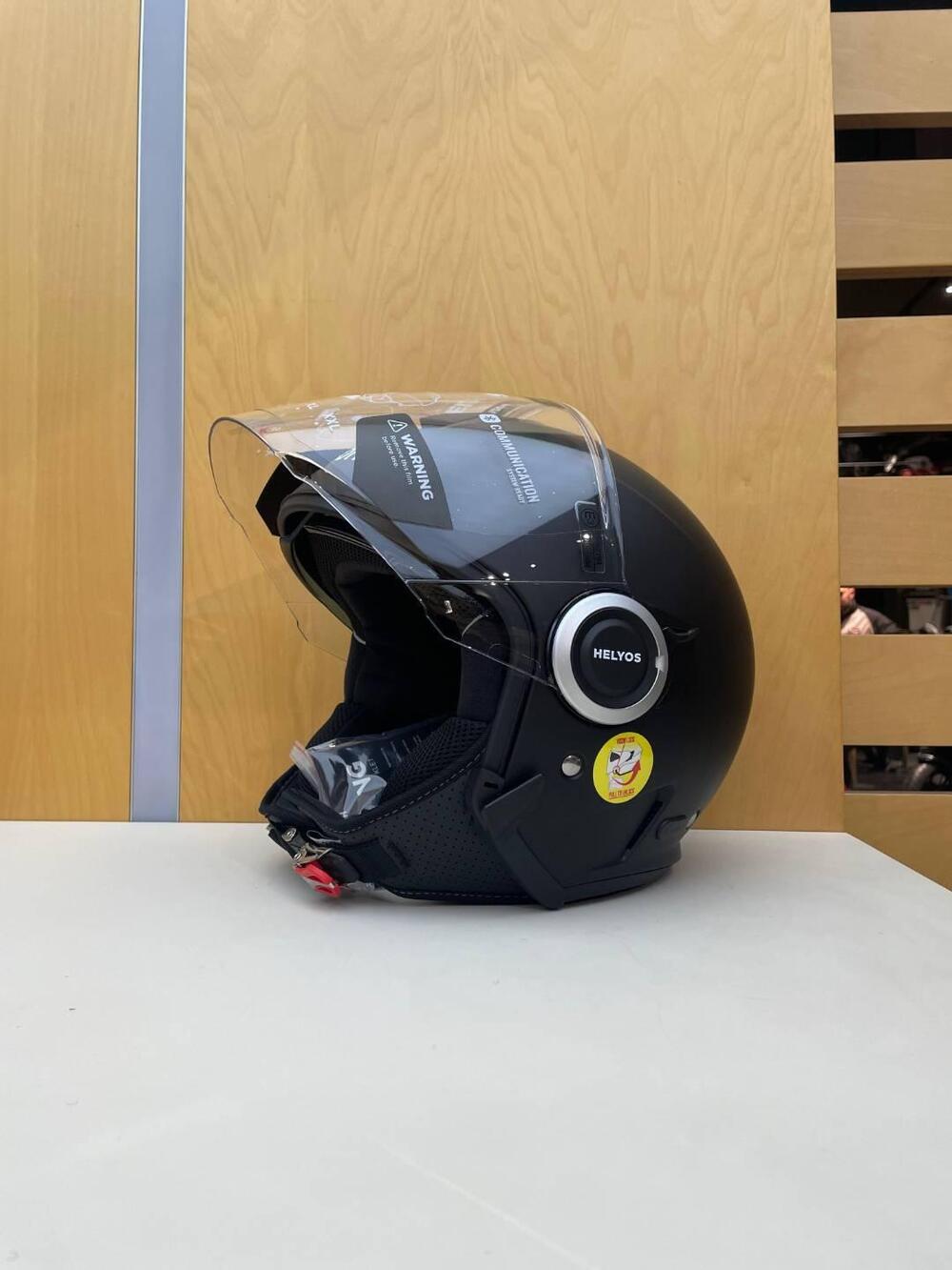 HELYOS BLACK MATT Airoh (2)