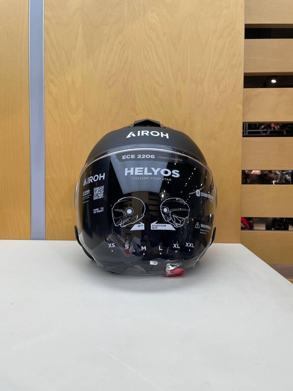 HELYOS BLACK MATT Airoh